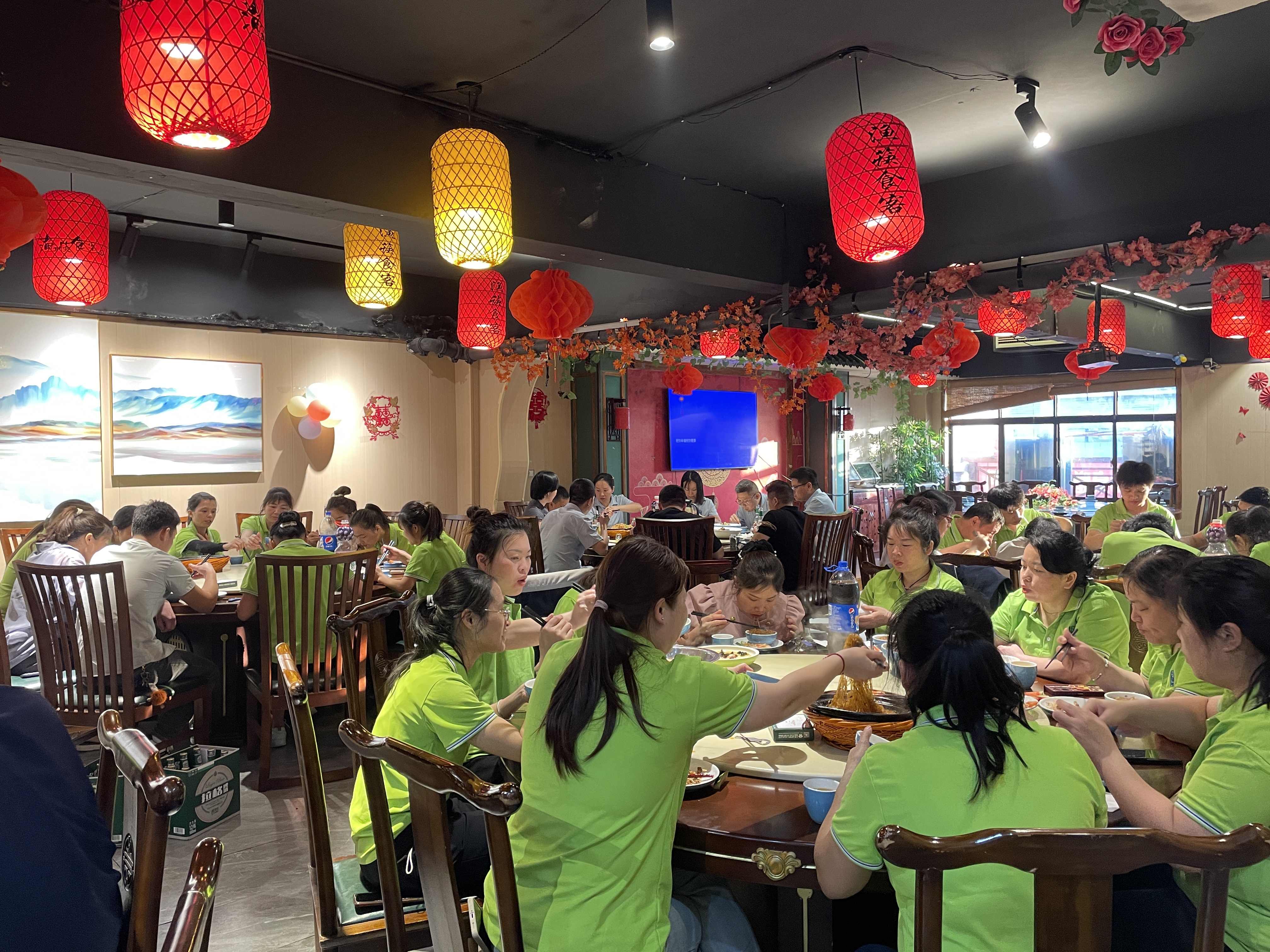 允福亨新能源4-5月份員工生日會(huì)